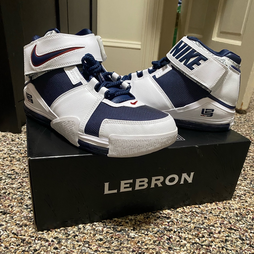 Lebron Sneakers